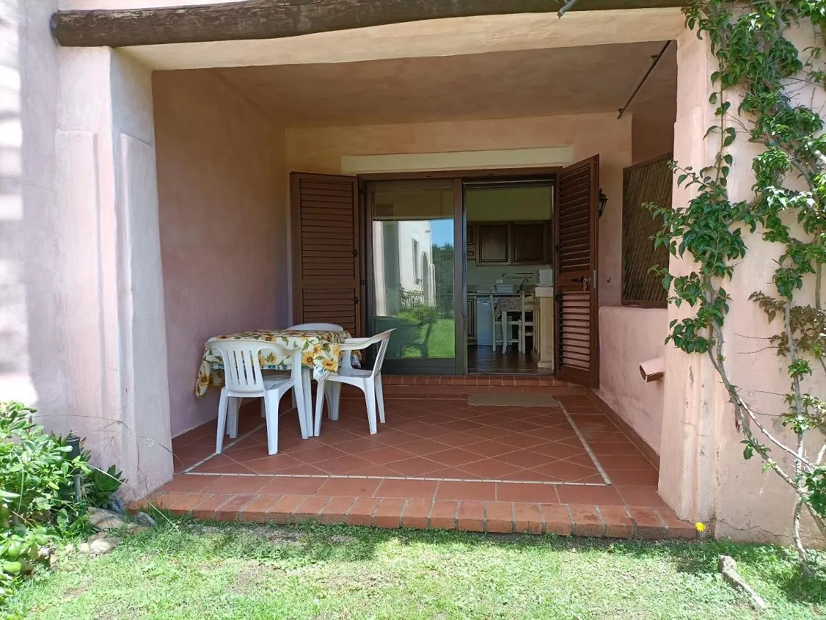 Apartament Porto Cervo Localita Cala Del Faro. Affitto Bilocale Con Portico E Giardino.